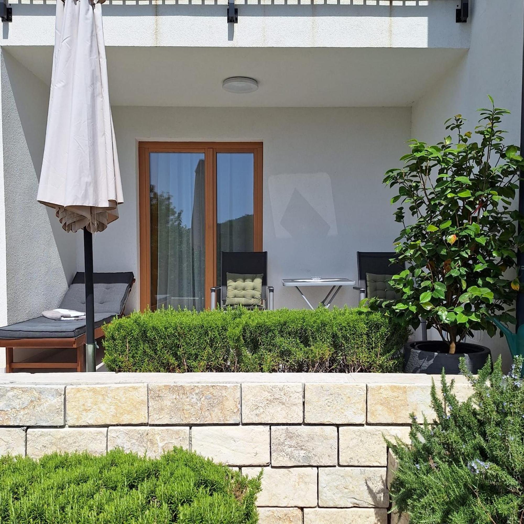 Apartments Grape Pirovac Exterior foto